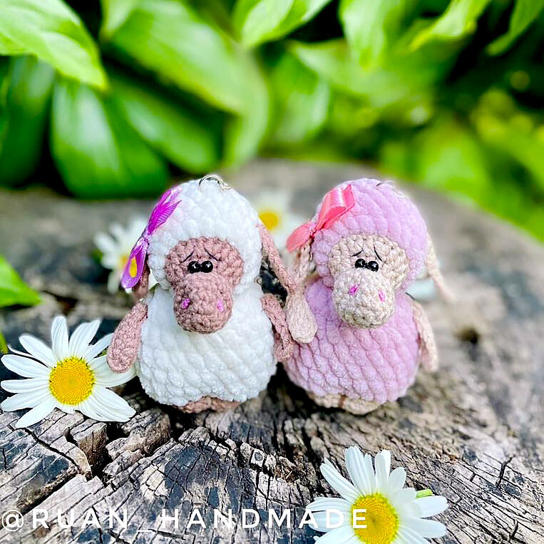 Amigurumi Sheep Keychain
