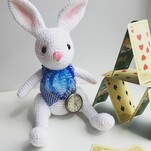 Кролик "Алиса в стране чудес" бесплатная схема амигуруми
