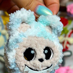 Монстрик-брелочек бесплатная схема амигуруми