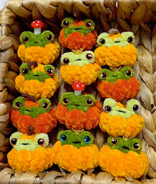 PDF Лягушонок в тыковке схема вязаной игрушки крючком