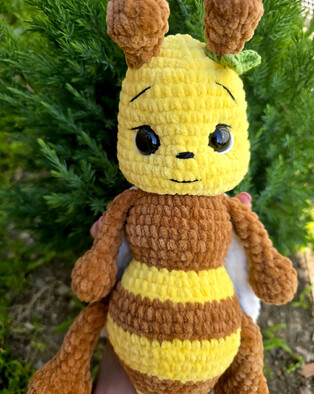 PDF Луна и Пчелёнок схема вязаной игрушки крючком