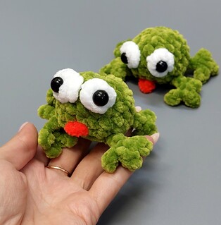 PDF Озорные Лягушата схема вязаной игрушки крючком